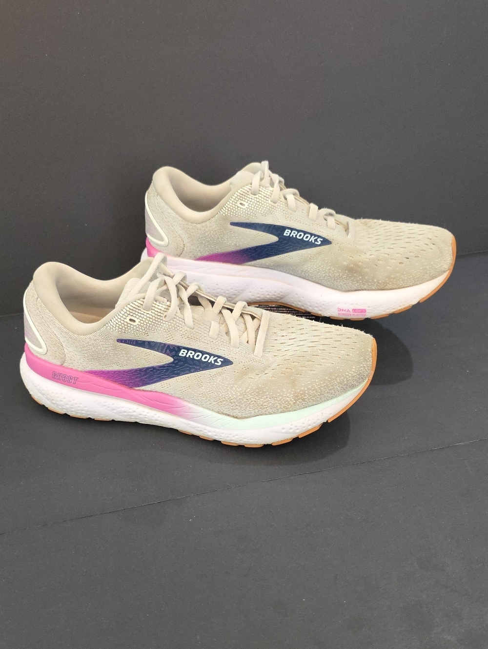 Brooks Ghost 16 Women's Sneakers Beige& Pink and Navy Accents Size 9.5 D Wide